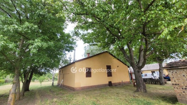 Eladó családi ház, Jászberényben 22.9 M Ft, 2 szobás