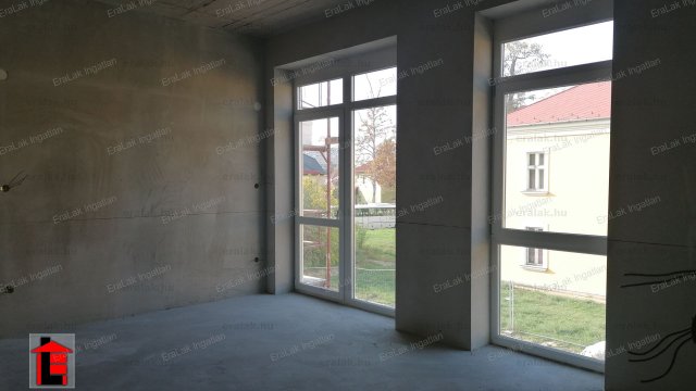 Eladó téglalakás, Győrött 72.8 M Ft, 2+1 szobás