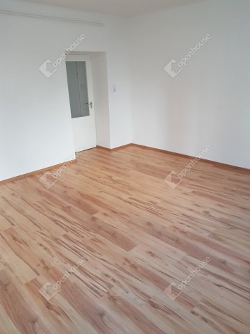 Eladó téglalakás, Szegeden 38 M Ft, 1 szobás
