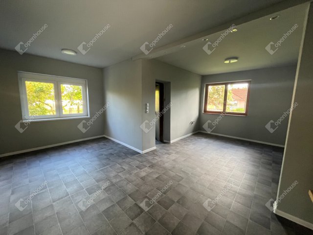 Eladó családi ház, Gasztonyban 22.9 M Ft, 2 szobás