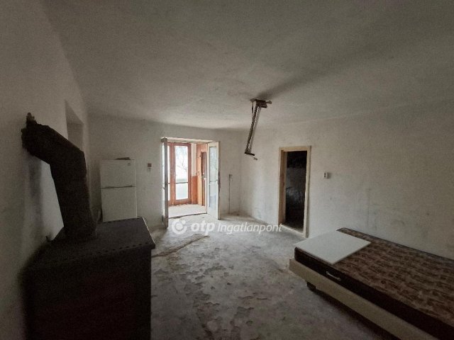 Eladó családi ház, Verpeléten 7.5 M Ft, 3 szobás