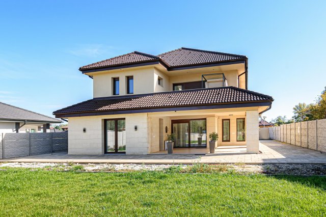 Eladó családi ház, Sződligeten 299 M Ft, 6 szobás