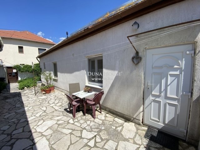 Eladó téglalakás, Pécsett 21.9 M Ft, 2 szobás
