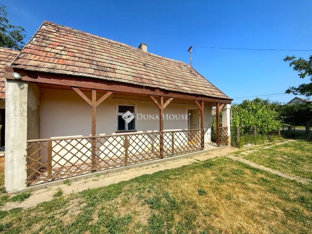 Eladó családi ház, Kislángon 11.5 M Ft, 2 szobás