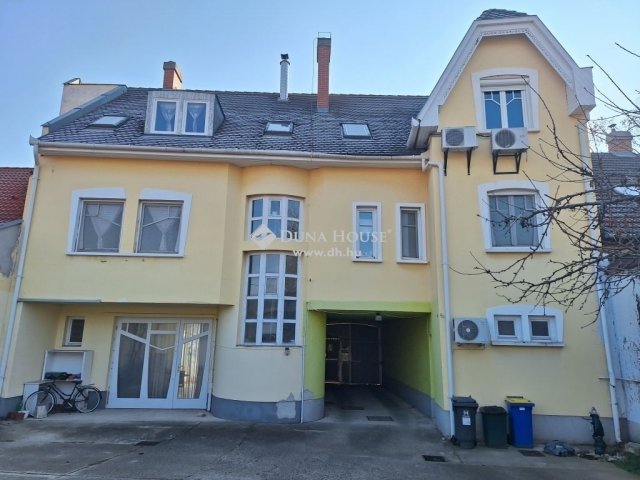 Eladó téglalakás, Kecskeméten 97.9 M Ft, 4 szobás