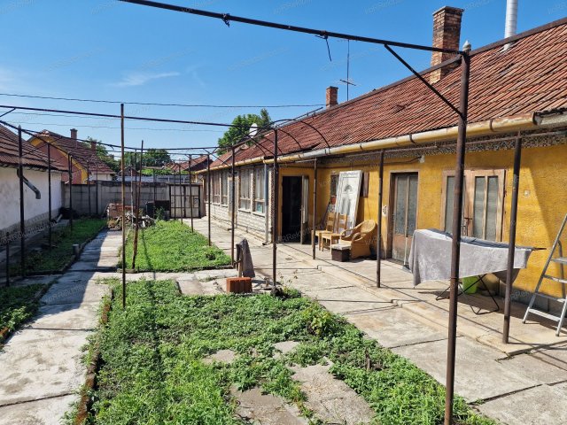 Eladó családi ház, Jászberényben, Balaton utcában 30.5 M Ft