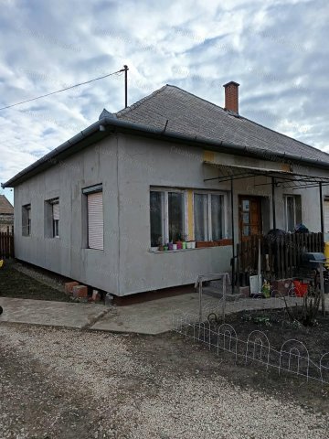 Eladó családi ház, Kunhegyesen 18 M Ft, 3 szobás