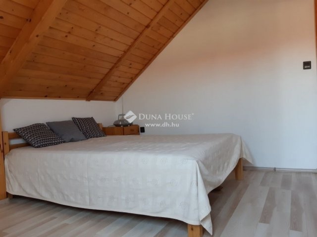Eladó panellakás, Kecskeméten 38.4 M Ft, 3 szobás