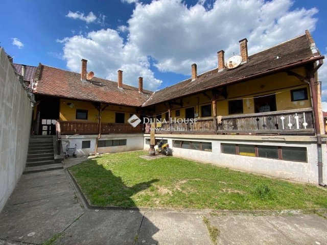 Eladó téglalakás, Pécsett 19.9 M Ft, 2 szobás