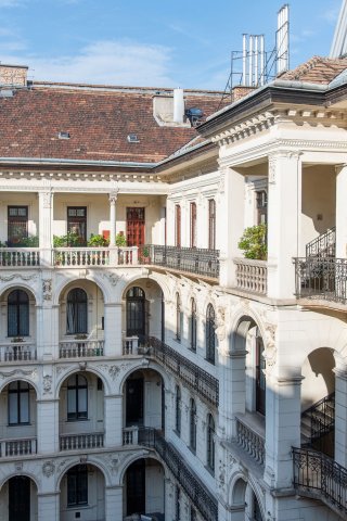 Eladó téglalakás, Budapesten, VI. kerületben 422.73 M Ft