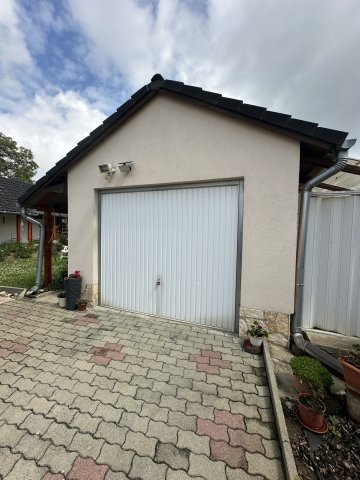 Eladó családi ház, Komlón 67 M Ft, 3 szobás