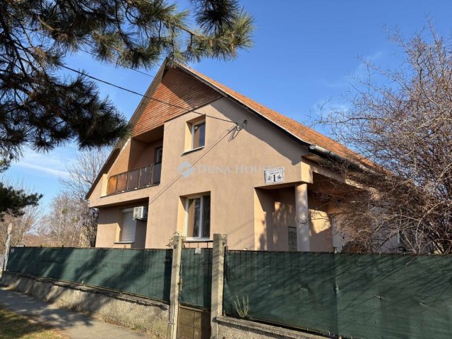 Eladó családi ház, Nyergesújfaluban 90 M Ft, 6 szobás