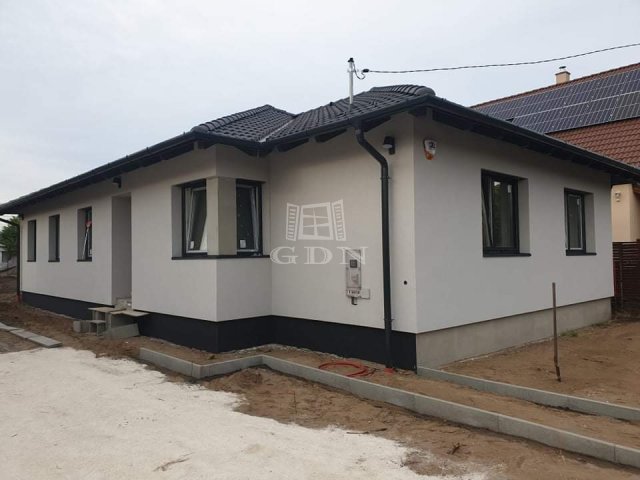 Eladó családi ház, Gödöllőn 125 M Ft, 5 szobás