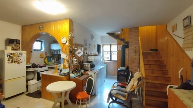 Eladó nyaraló, Tóalmáson 20 M Ft, 3 szobás