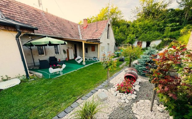 Eladó családi ház, Kesztölcön 28.9 M Ft, 2 szobás