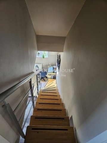 Eladó téglalakás, Pécsett 63.9 M Ft, 2+2 szobás