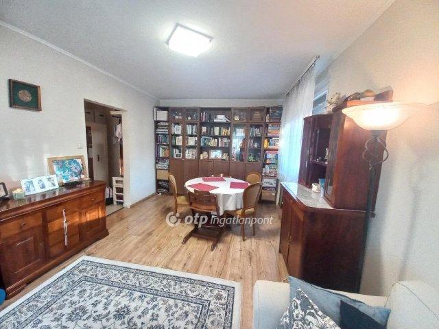 Eladó panellakás, Budapesten, XV. kerületben 76.9 M Ft
