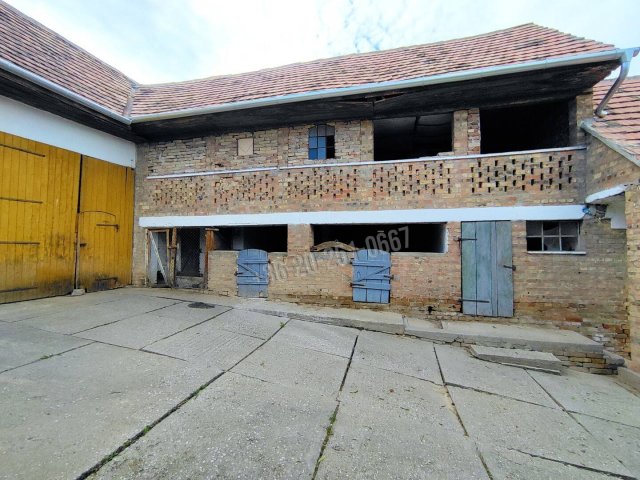 Eladó családi ház, Sombereken 28.5 M Ft, 6 szobás
