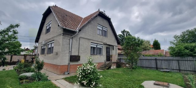 Eladó családi ház, Szegeden 109.99 M Ft, 4+1 szobás
