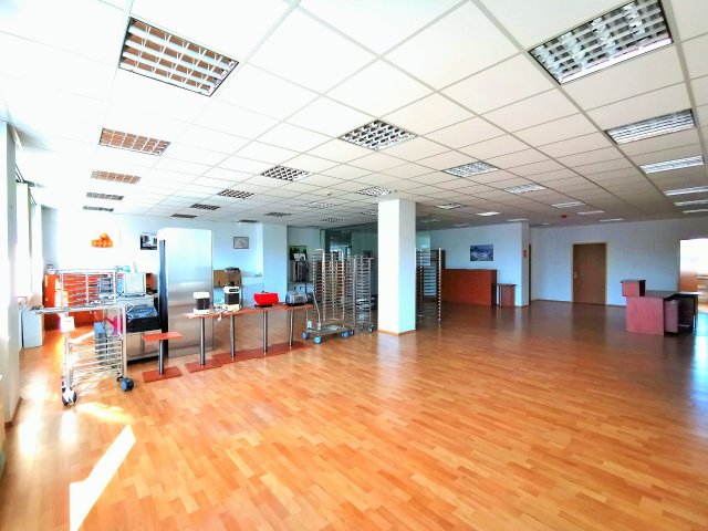 Kiadó iroda, Budapesten, X. kerületben, Kőbányai úton