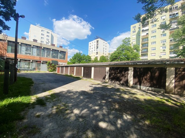 Eladó garázs, Szegeden, Budapesti körúton 13.3 M Ft