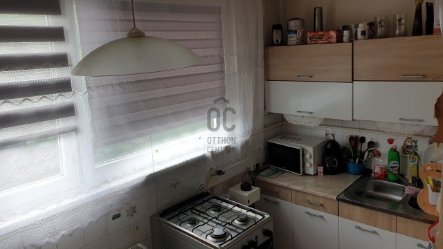 Eladó panellakás, Ózdon 10.5 M Ft, 3 szobás
