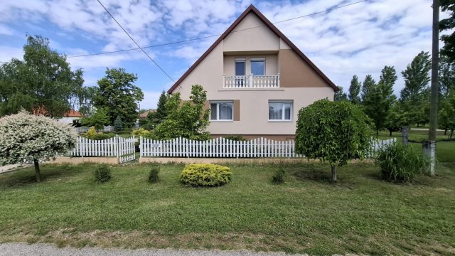 Eladó családi ház, Külsővaton 59.9 M Ft, 4 szobás