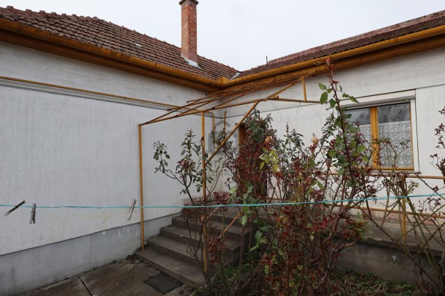 Eladó családi ház, Kecskeméten 39.9 M Ft, 3 szobás