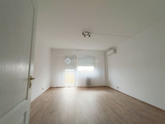 Eladó panellakás, Budapesten, XV. kerületben 65 M Ft, 3 szobás