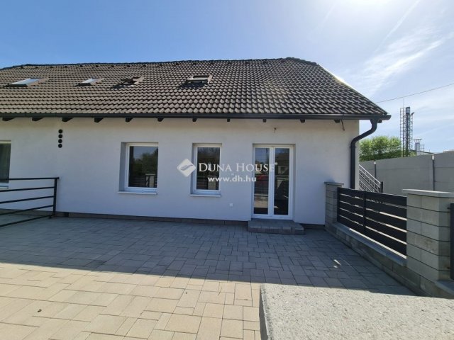 Eladó téglalakás, Ercsiben 43.5 M Ft, 3 szobás