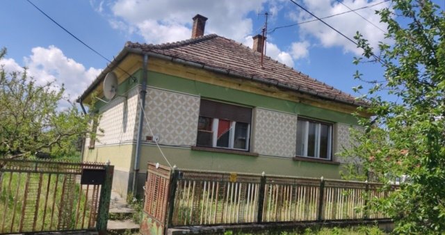 Eladó családi ház, Csömenden 5.4 M Ft, 1+1 szobás