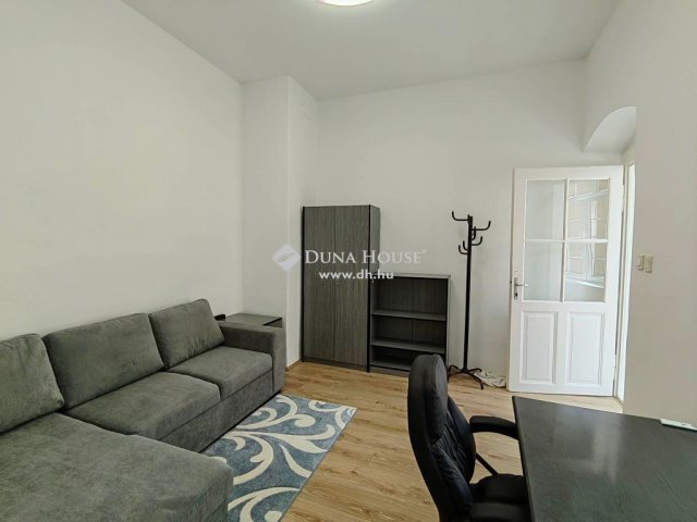 Kiadó téglalakás, albérlet, Pécsett 500 E Ft / hó, 6 szobás