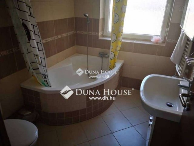 Kiadó téglalakás, albérlet, Pécsett 280 E Ft / hó, 3 szobás