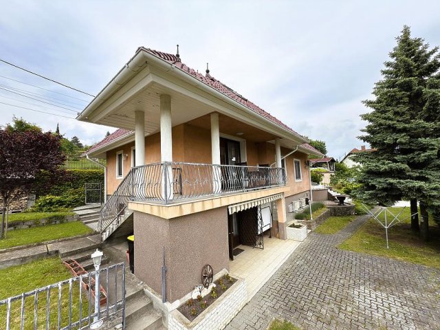 Eladó családi ház, Szentendrén 169 M Ft, 6 szobás