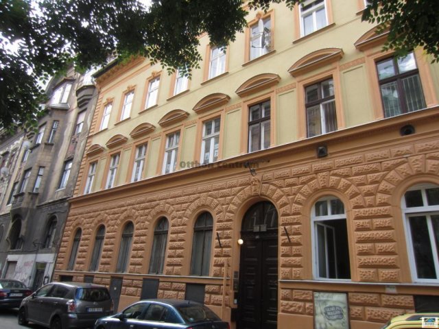 Eladó téglalakás, Budapesten, VI. kerületben 85.9 M Ft, 2 szobás
