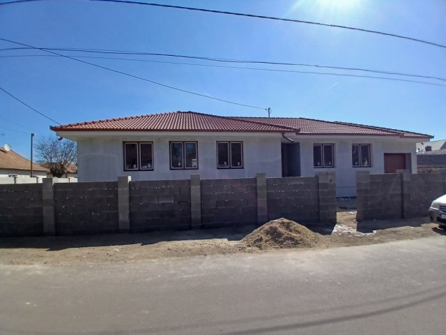 Eladó ikerház, Debrecenben 150 M Ft, 4 szobás