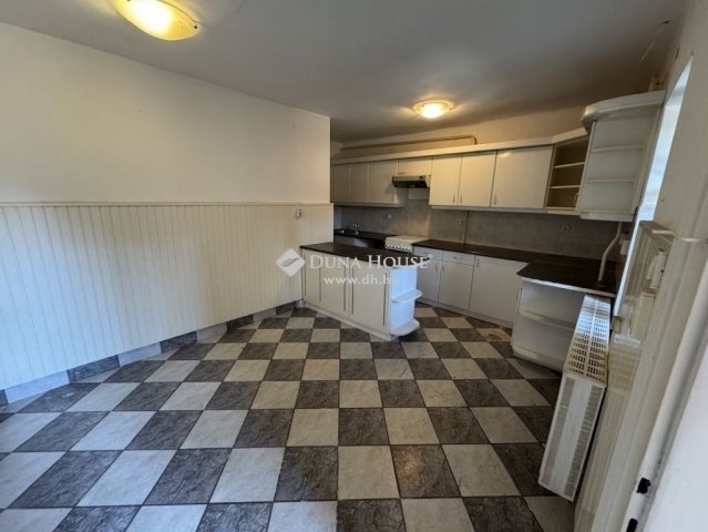 Eladó családi ház, Szigetszentmiklóson 99.9 M Ft, 4 szobás
