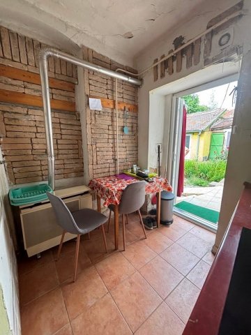 Eladó téglalakás, Pécsett 11.5 M Ft, 1 szobás