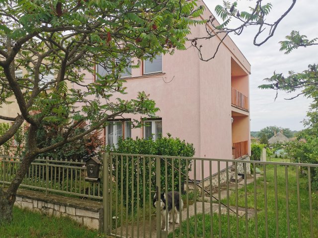 Eladó családi ház, Dunaalmáson 56 M Ft, 4 szobás