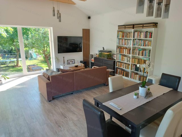 Eladó családi ház, Szadán 108 M Ft, 4 szobás