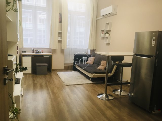 Kiadó téglalakás, albérlet, Szegeden 210 E Ft / hó, 1+1 szobás