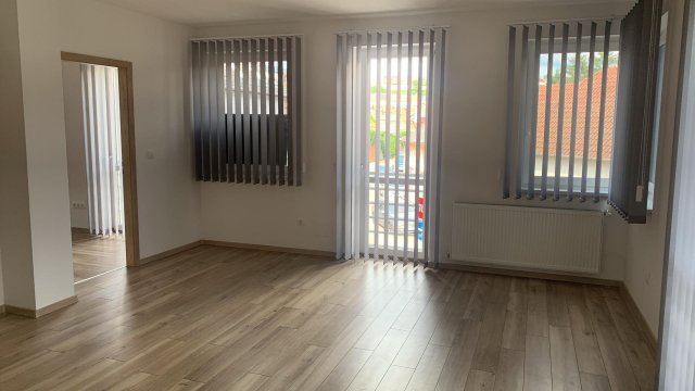 Eladó téglalakás, Egerben 75 M Ft, 2+2 szobás