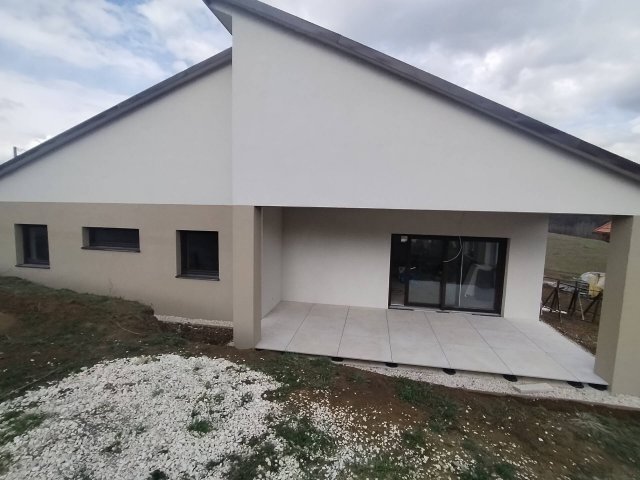 Eladó családi ház, Szendehelyen 103.9 M Ft, 5 szobás
