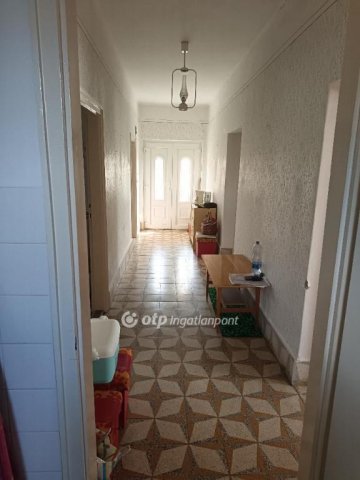 Eladó családi ház, Zsákán 12 M Ft, 2+1 szobás