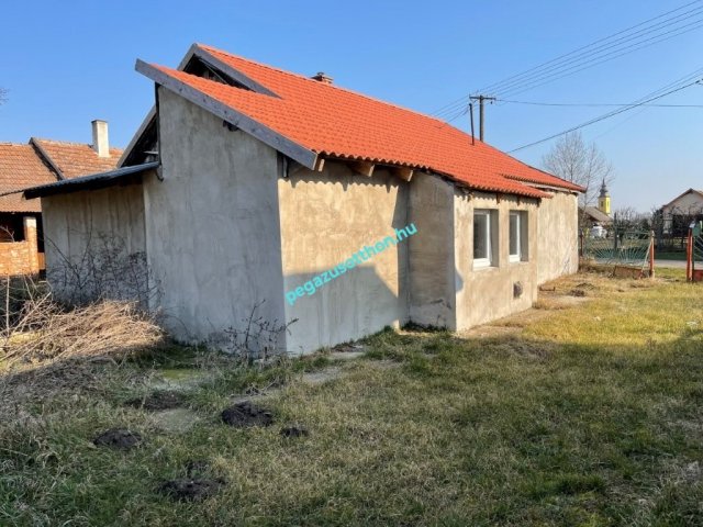 Eladó családi ház, Tomajmonostorán 7.5 M Ft, 3 szobás