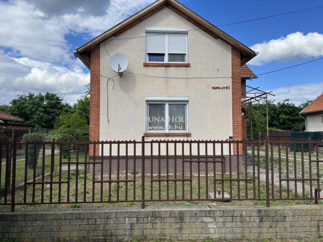 Eladó családi ház, Dánszentmiklóson 52 M Ft, 4 szobás