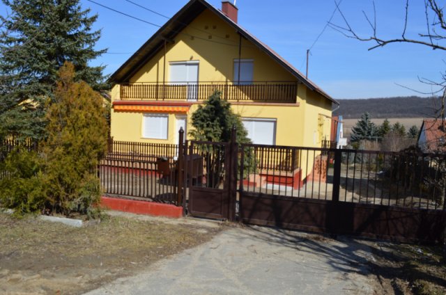Kiadó családi ház, albérlet, Nagykovácsiban 626 E Ft / hó
