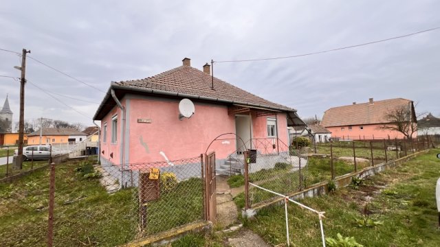 Eladó családi ház, Tiszatarjánban 12 M Ft, 2 szobás