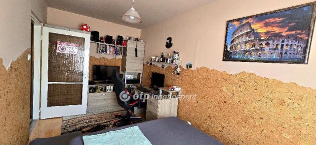Eladó panellakás, Debrecenben 69.9 M Ft, 2+2 szobás