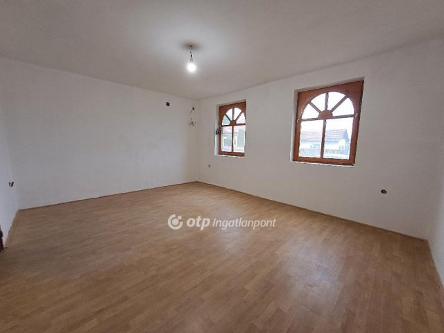 Eladó családi ház, Kisújszálláson 22.5 M Ft, 2+2 szobás
